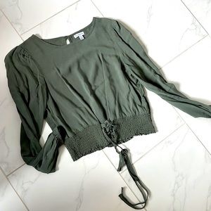 HOT! Super cute green crop top. M